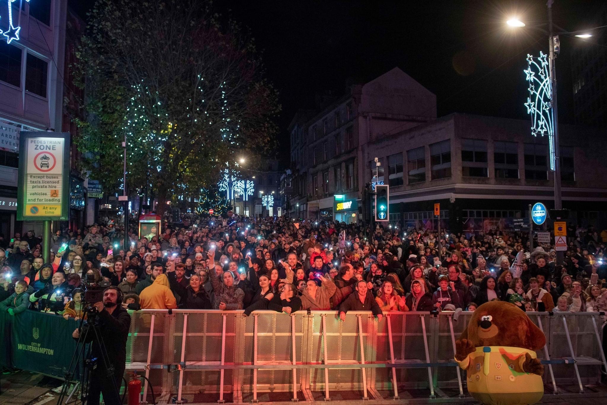 wolverhampton , christmas lights , wolverhampton christmas , tony christie , ADI , staging stagemen , cannock sound , 