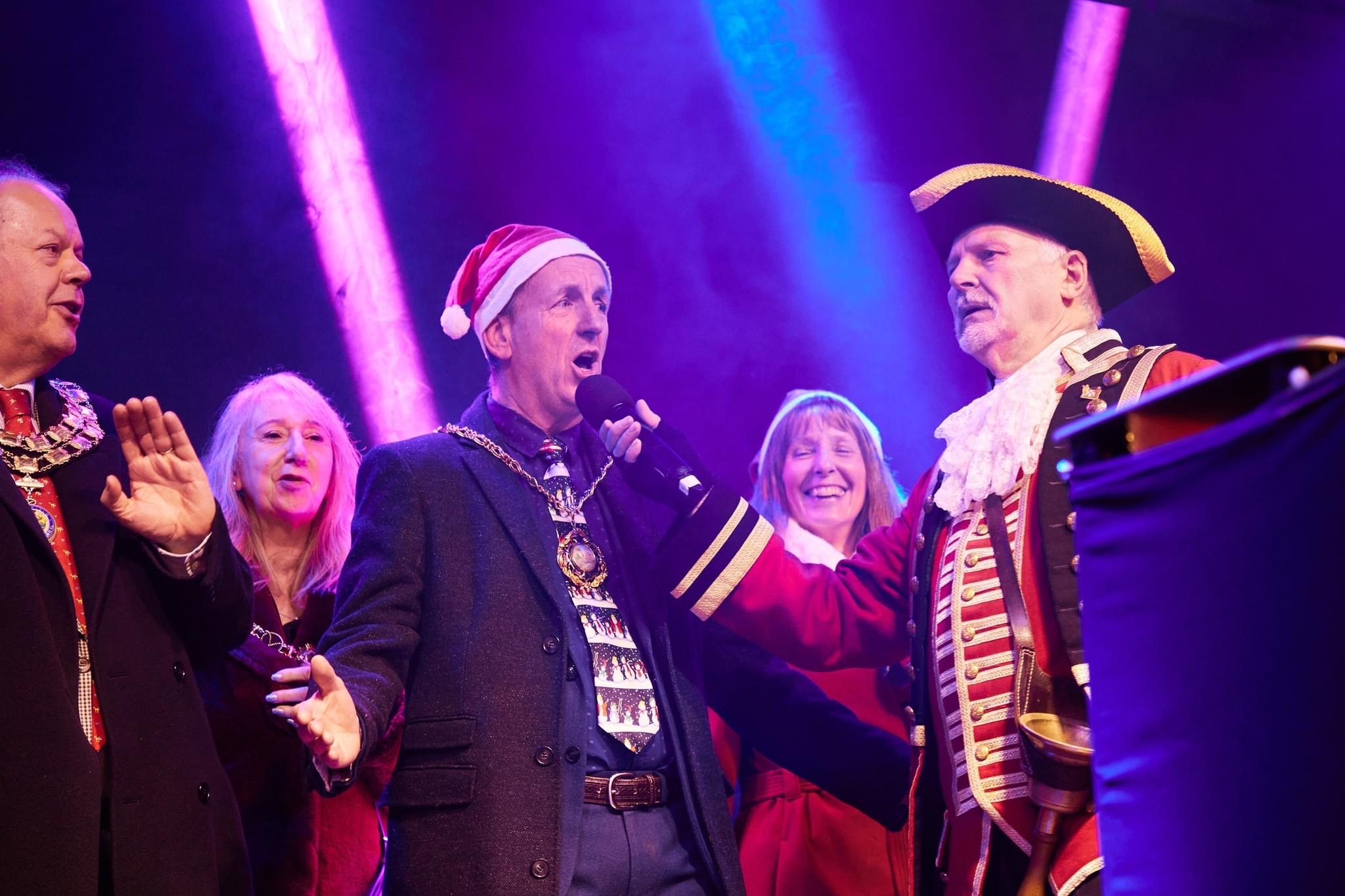 lichfield , lichfield christmas 2022 , lichfield lights , lichfield christmas lights , lichfield free concert , stage men , cannock sound hire ,