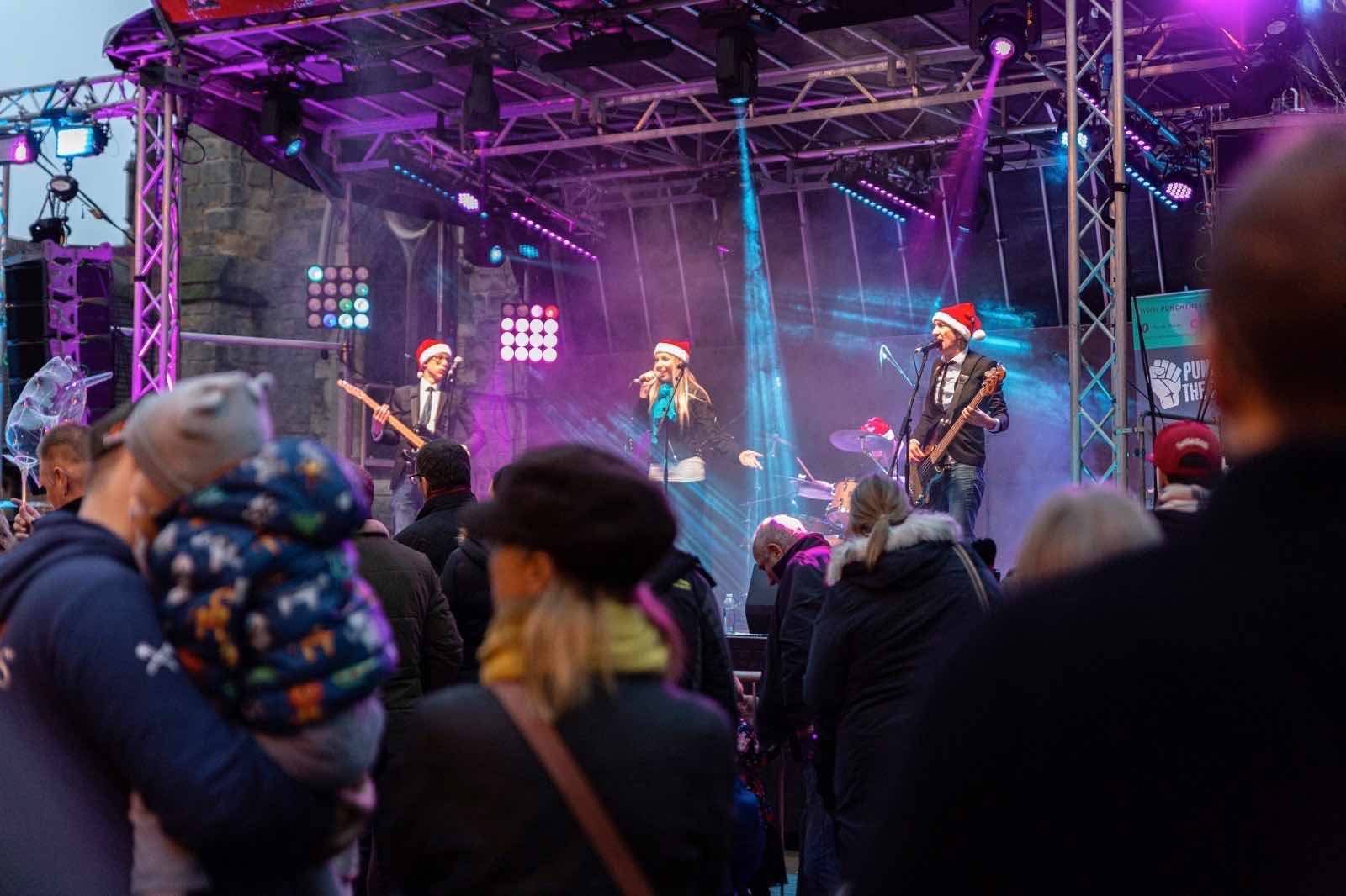 Lichfield christmas , lichfield lights , lichfield switch on , lichfield 2019 , lichfield news lichfield concert , christmas shopping in lichfield , lichfield opening hours , lichfield review , cannocksound , stage men , 