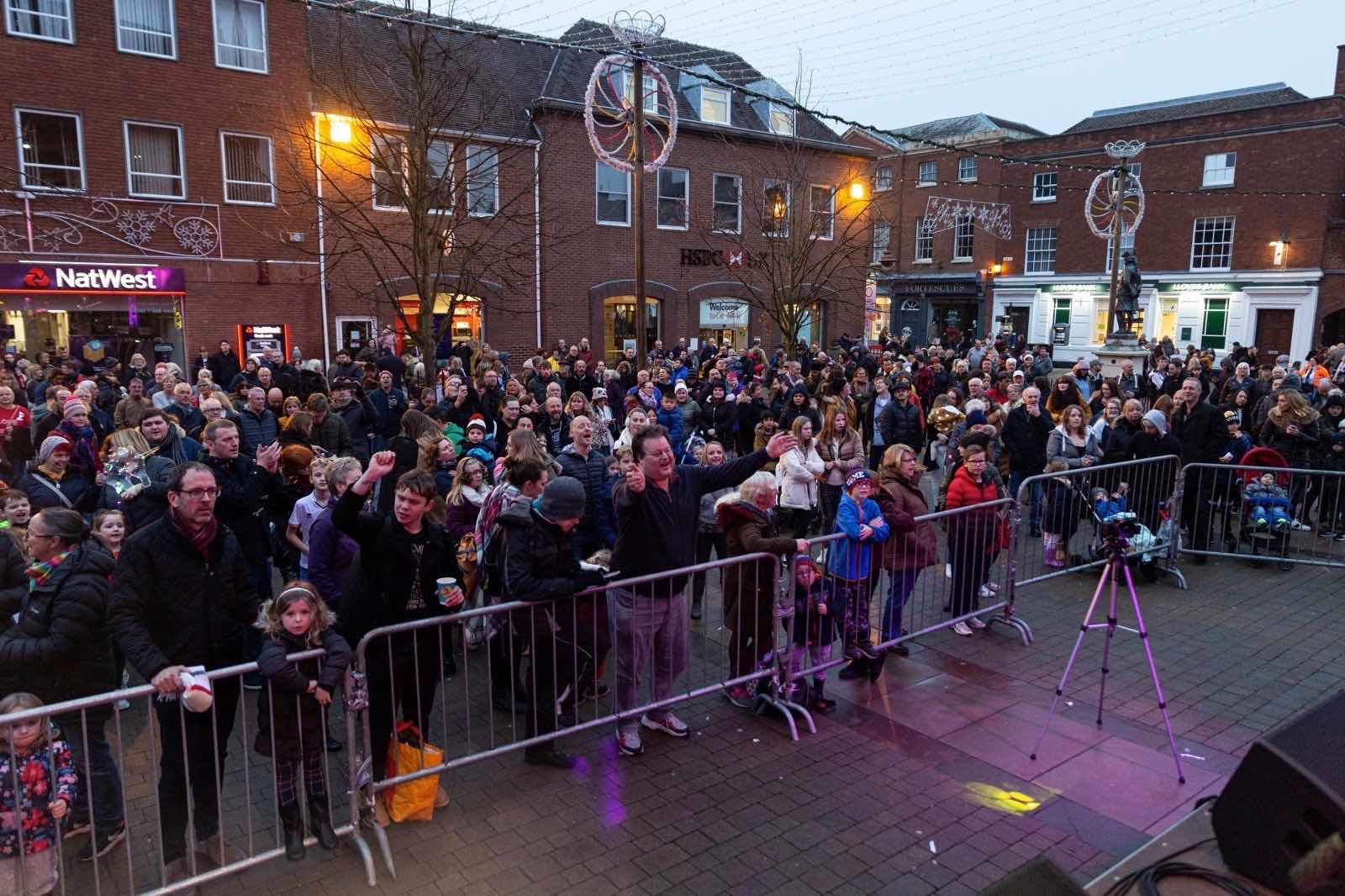 Lichfield christmas , lichfield lights , lichfield switch on , lichfield 2019 , lichfield news lichfield concert , christmas shopping in lichfield , lichfield opening hours , lichfield review , cannocksound , stage men , 