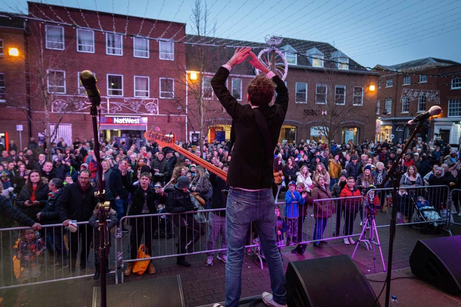 Lichfield christmas , lichfield lights , lichfield switch on , lichfield 2019 , lichfield news lichfield concert , christmas shopping in lichfield , lichfield opening hours , lichfield review , cannocksound , stage men , 