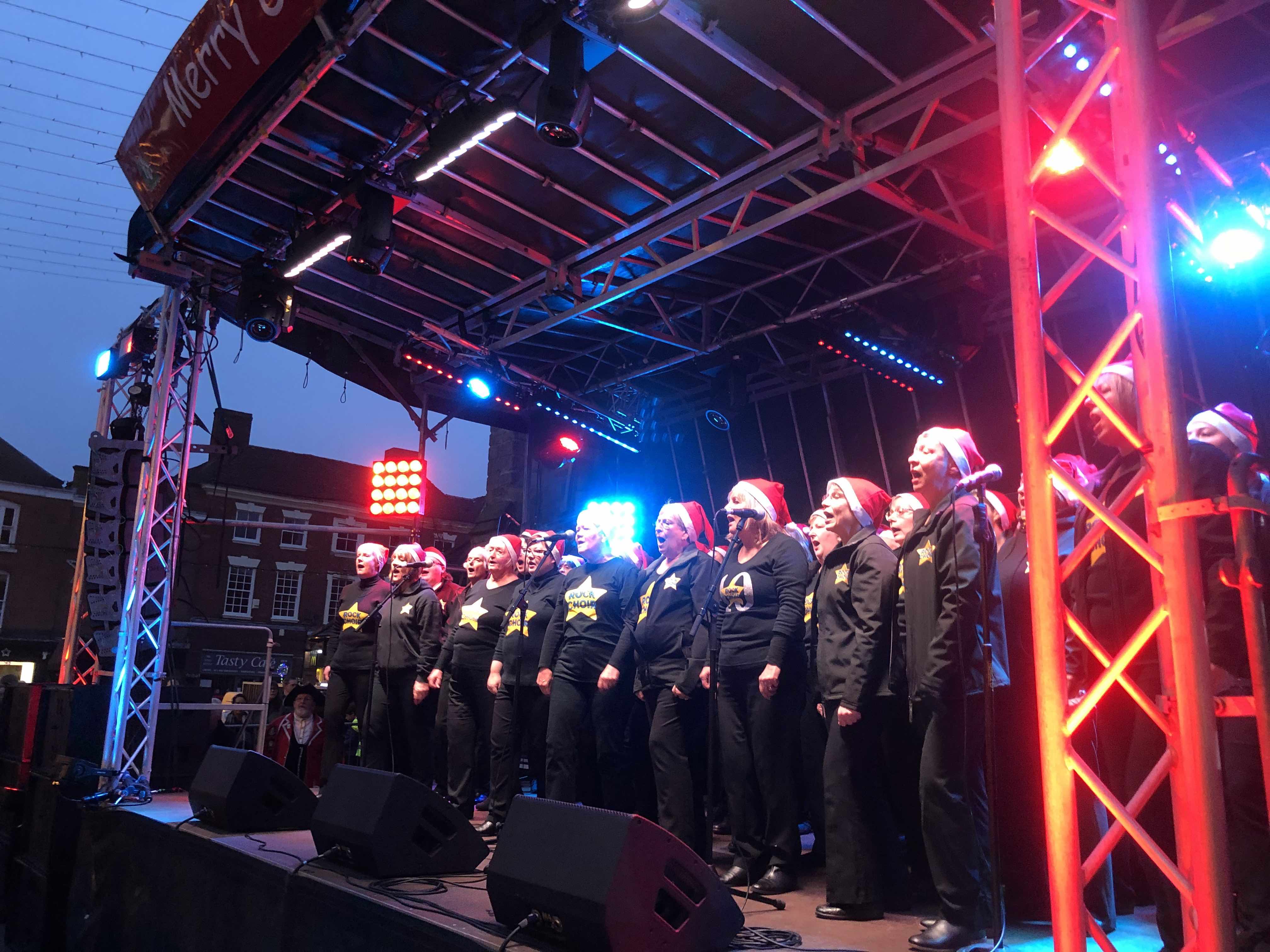 Lichfield christmas , lichfield lights , lichfield switch on , lichfield 2019 , lichfield news lichfield concert , christmas shopping in lichfield , lichfield opening hours , lichfield review , cannocksound , stage men , 