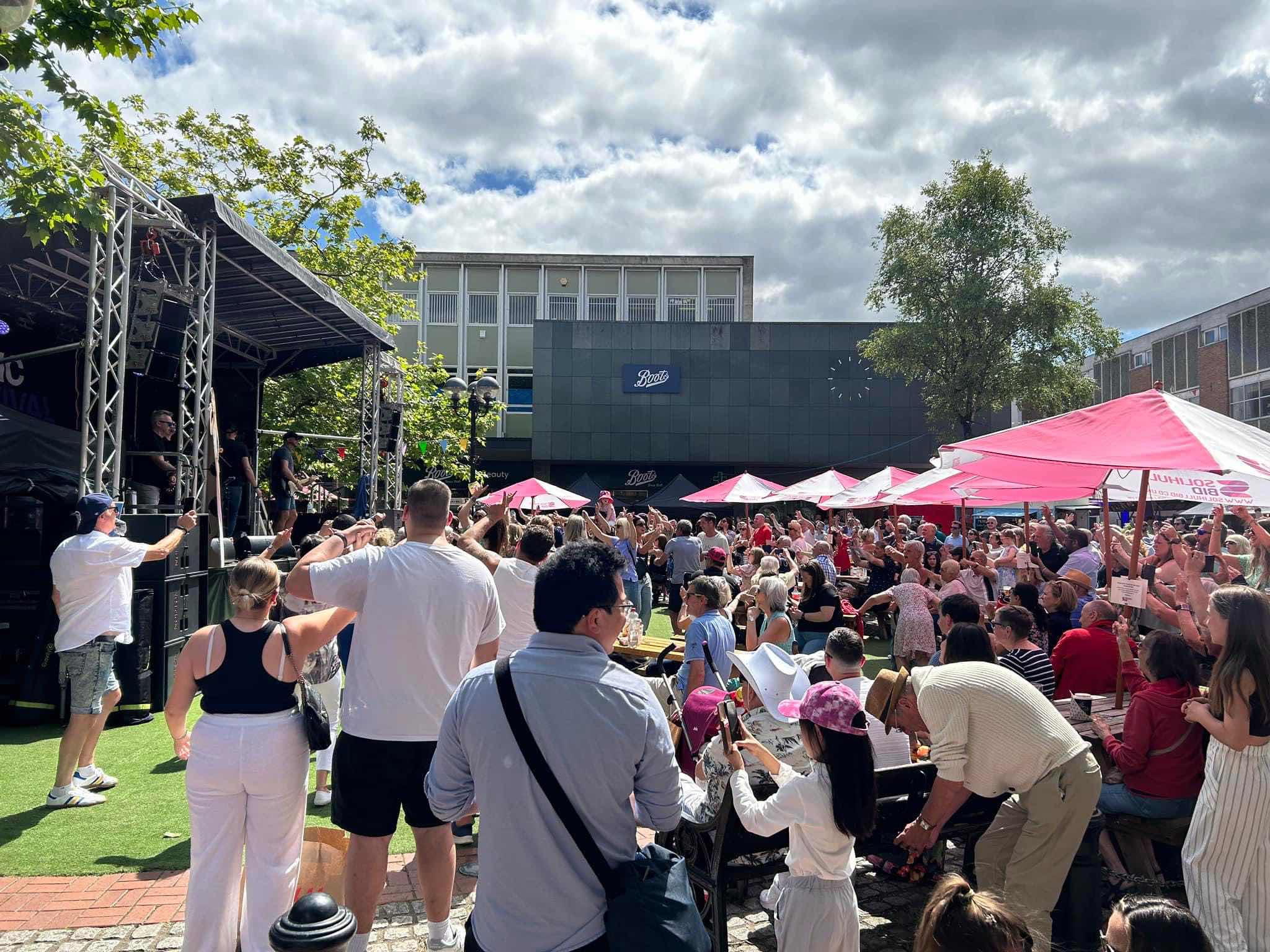 solihull music, solihull free festival , solihull summerfest , free tickets , hire , rent , stage men , cannock sound , free music solihull , whats on in solihull ,